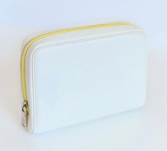 insulated bag white and yellow has an ice pack women golfers love it can be cool on the course